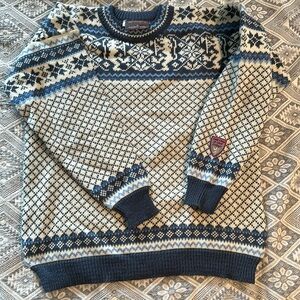 Rare vintage St. Olaf College Norwegian wool sweater.
